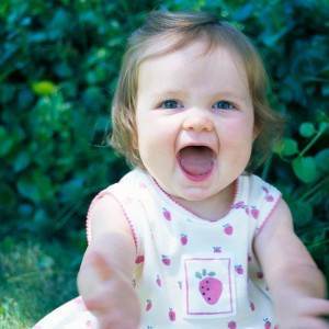 copil fetita fericire (www.lafayettecountyhealth.org)