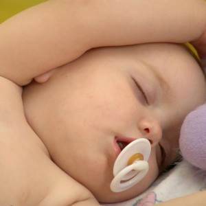 somnul doarme bebelusul (www.hdwallpaperhub.com)