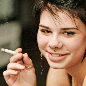 adolescenta care fumeaza (www.olegvolk.net)