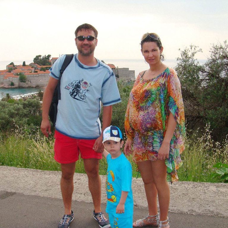 Nicoleta Luciu in vacanta cu tripletii din burtica