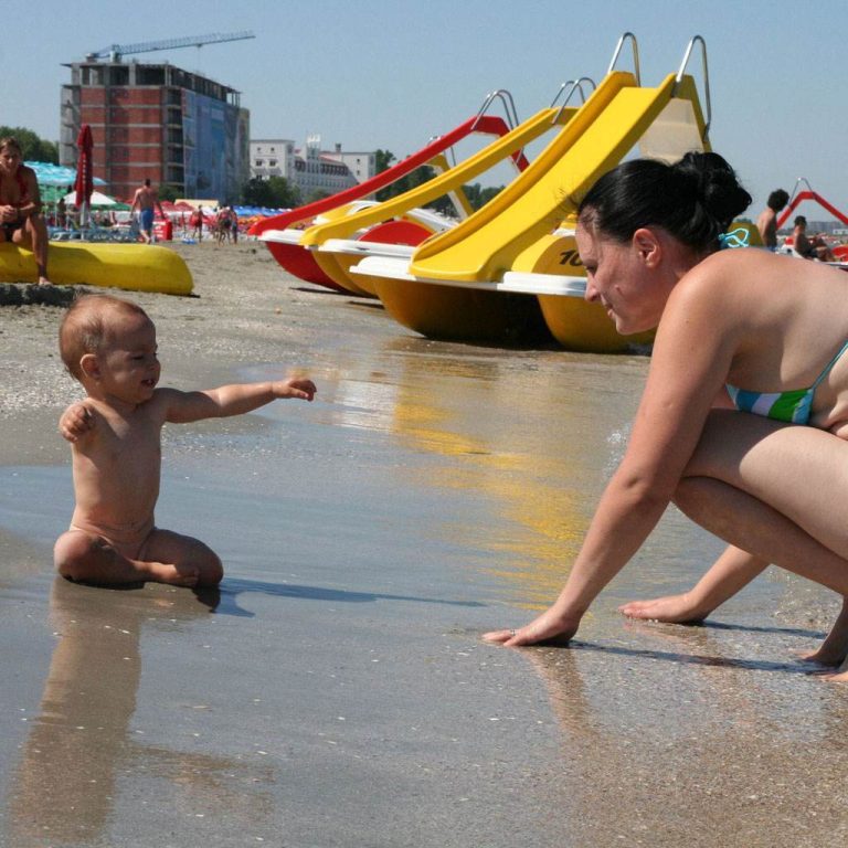 Cand trebuie sa poarte copilul costum de baie?