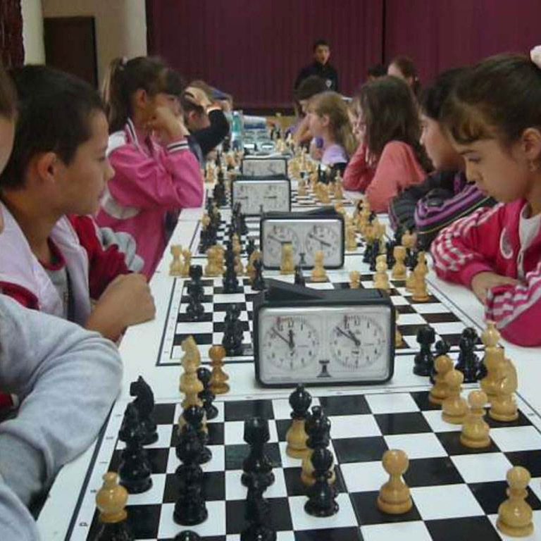 Prima competitie internationala a micilor sahisti din sectorul 6