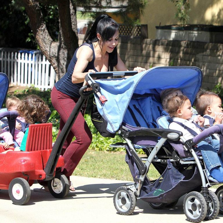 Cum este sa fii mamica de opt copii deodata?