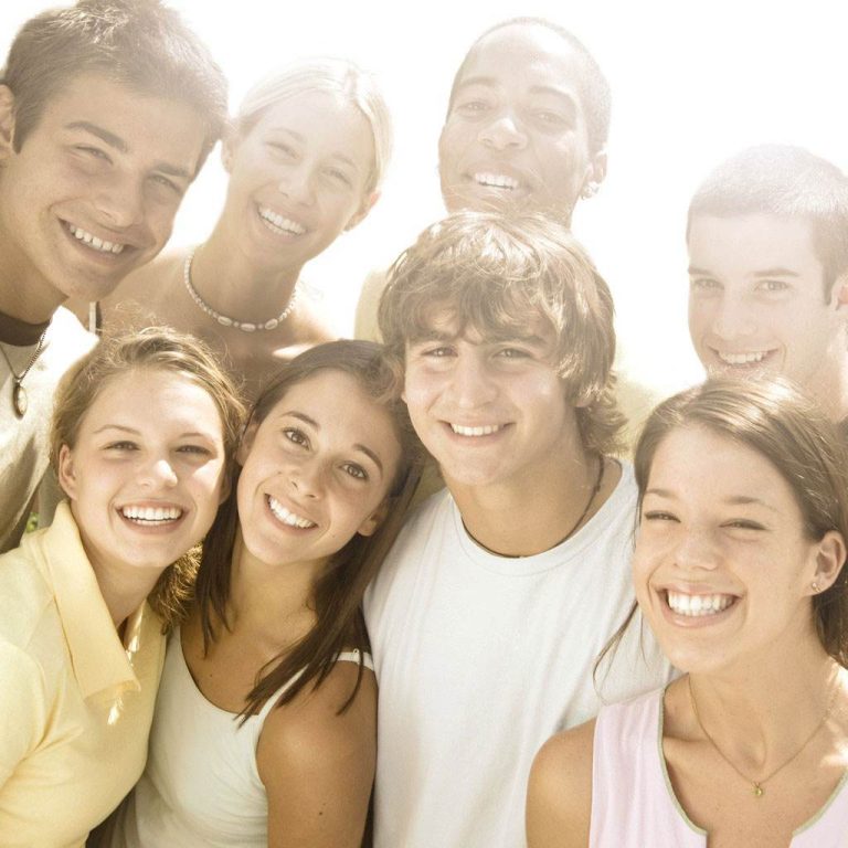 Cum influenteaza anturajul viata unui adolescent?
