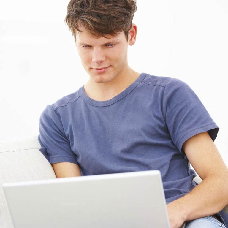 Pericolele internetului in dezvoltarea adolescentului