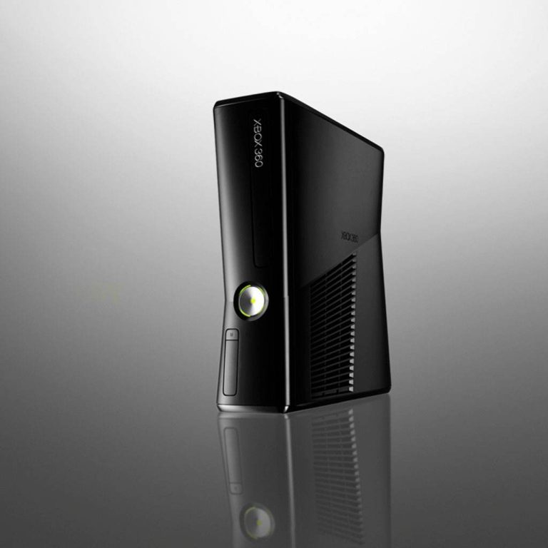 Distractie hi-tech cu consola Xbox 360, in cel mai atractiv pachet al anului