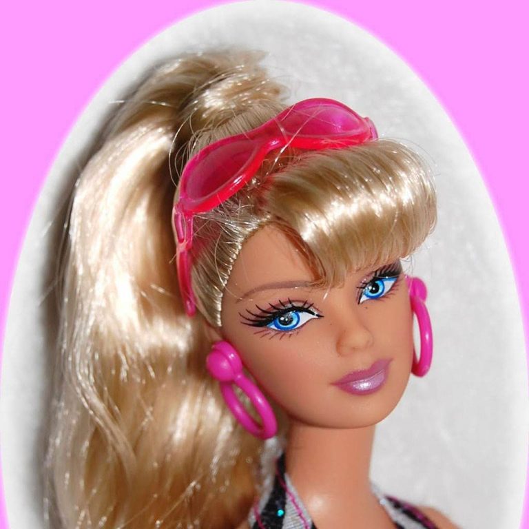 Egmont lanseaza colectia de reviste Barbie cu DVD
