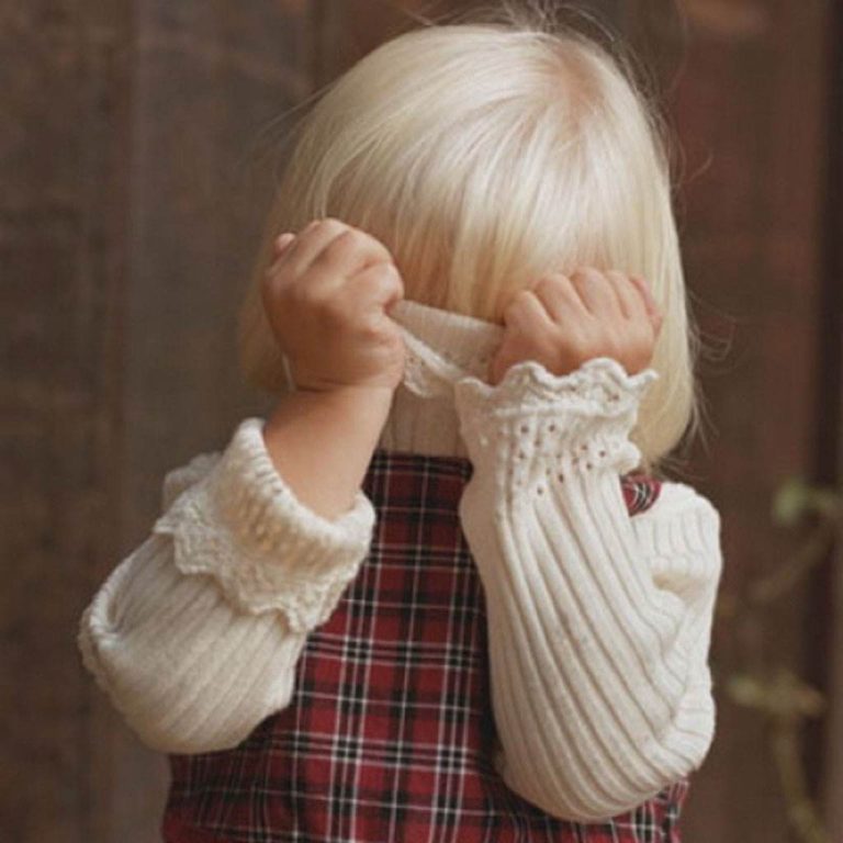 Timiditatea copilului – o forma de autism