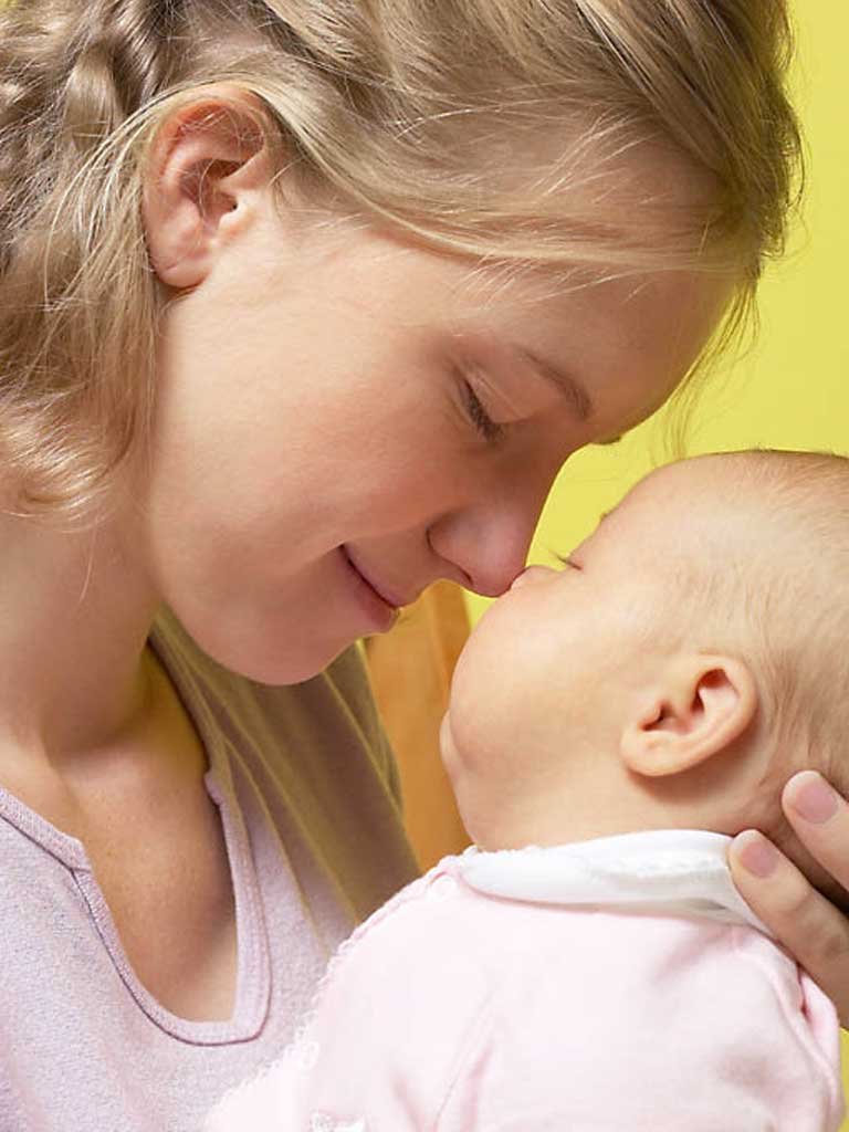 Femeile mature scapa de depresia postpartum