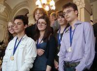 Medalii de aur pentru elevii romani la Olimpiada de Stiinte a Uniunii Europene