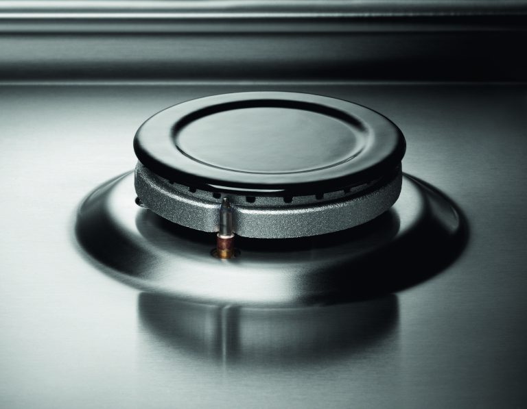 Mixul perfect de la Electrolux: aragazul cu plita pe gaz si cuptor electric