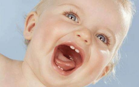 Mami, ma dor gingiile!