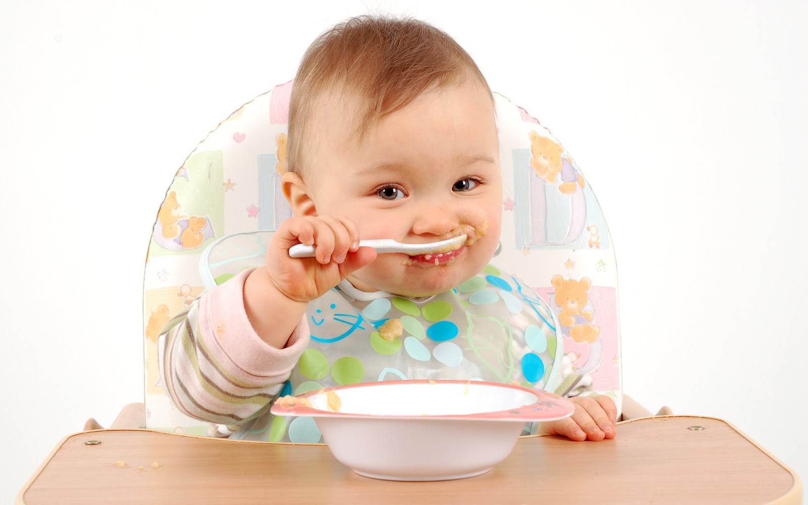 Resultado de imagem para bebé a comer a sopa