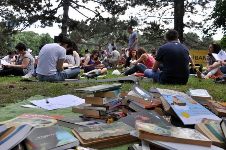 Citim in iarba, in Herastrau, pe 28 septembrie