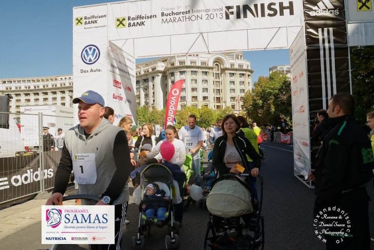 Cursa Jogging in Scutece sustinuta pentru al doilea an consecutiv de Programul SAMAS, in cadrul Bucharest Marathon  Sambata alergam in familie