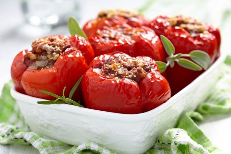 Ardei umpluti cu carne de pasare, la cuptor