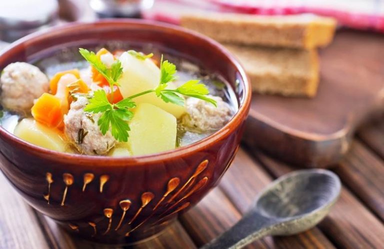 Te lauzi ca faci cel mai bun bors de perisoare cu legume? N-ai incercat reteta noastra