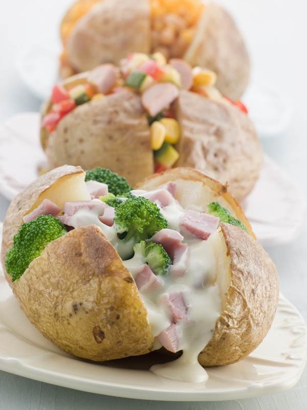 Cartofi umpluti cu smantana si broccoli