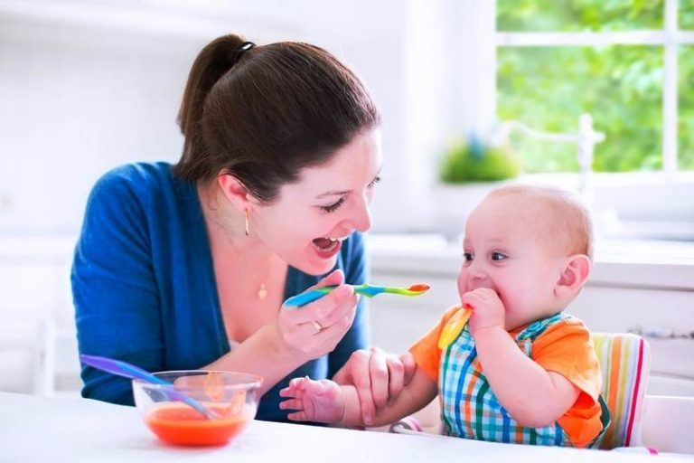 Primele alimente pentru bebe