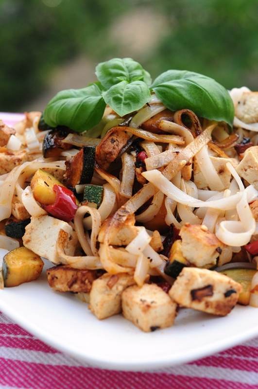 Taietei de orez cu tofu si legume