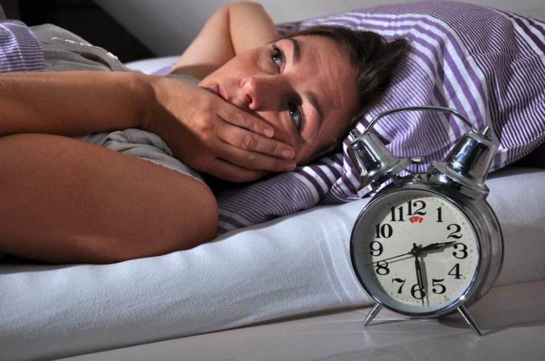 Vrei sa dormi bine? Iata 8 lucruri pe care sa nu le faci inainte de a te culca