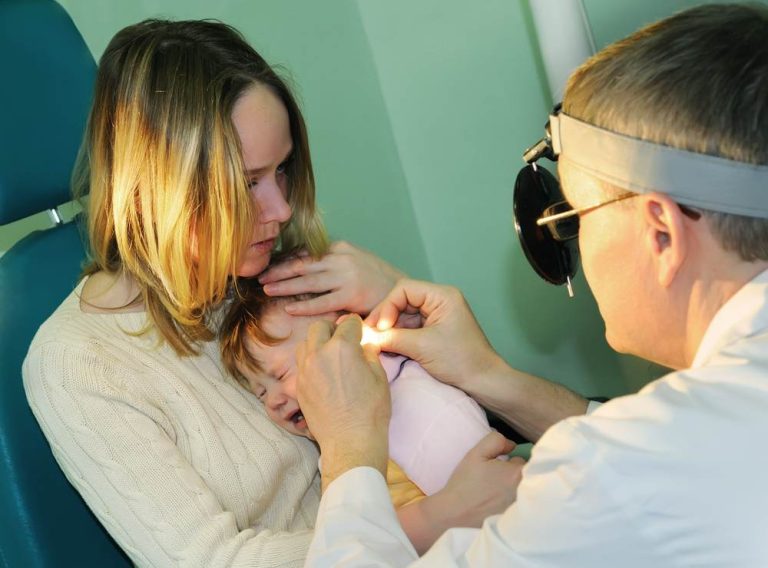 Infectiile urechii la bebelusi: ce faci cand puiul tau e bolnavior?