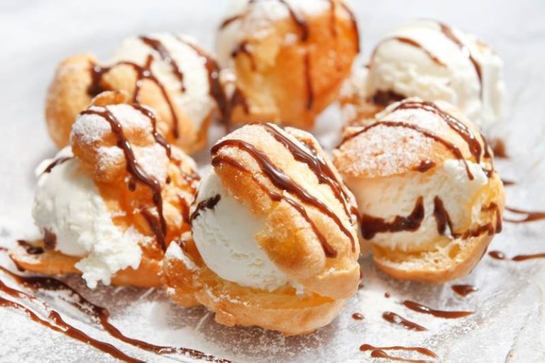 Profiterol cu inghetata