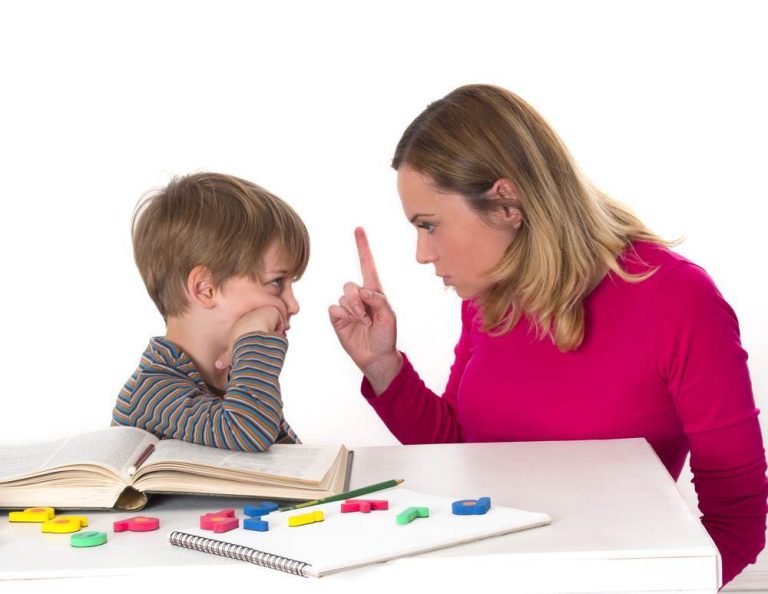Educa-l fara tipete