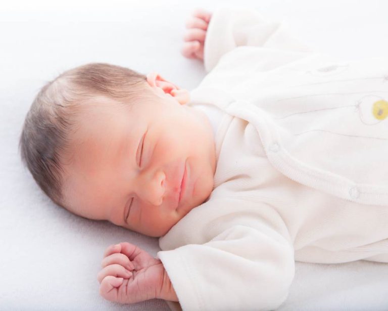 Ajuta-l pe bebe sa doarma noaptea