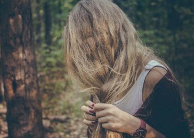 8 cauze surprinzatoare care iti strica parul