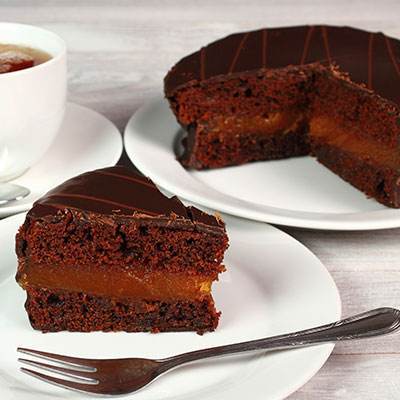 Tort de ciocolata cu gem de caise
