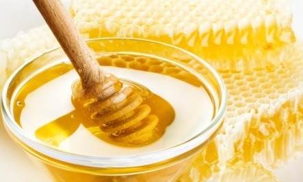 Secrete de frumusete cu miere de albine