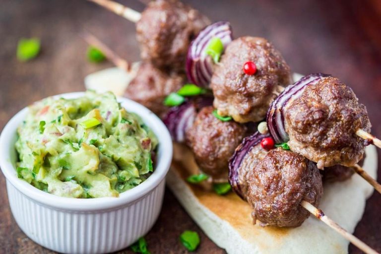 Kebab cu carne de vita si sos guacamole
