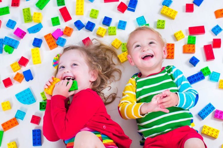 Au fost lansate cartile LEGO City si LEGO Friends