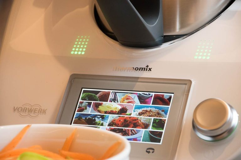 Thermomix®, aparatul care schimbă vieţile şi destinele… din bucătărie!