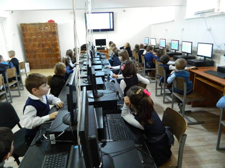 Evenimentul de educatie Hour of Code revine in 2016 – Programarea este accesibila tuturor!