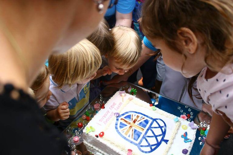 Creștem copii deștepți apelând la multiculturalism din primii ani de viață