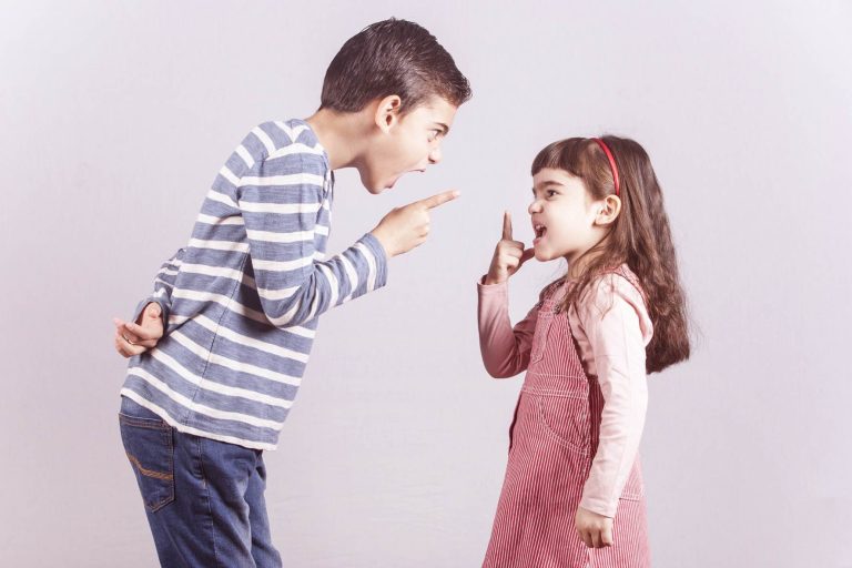 Cum învăţăm copiii să-şi gestioneze conflictele