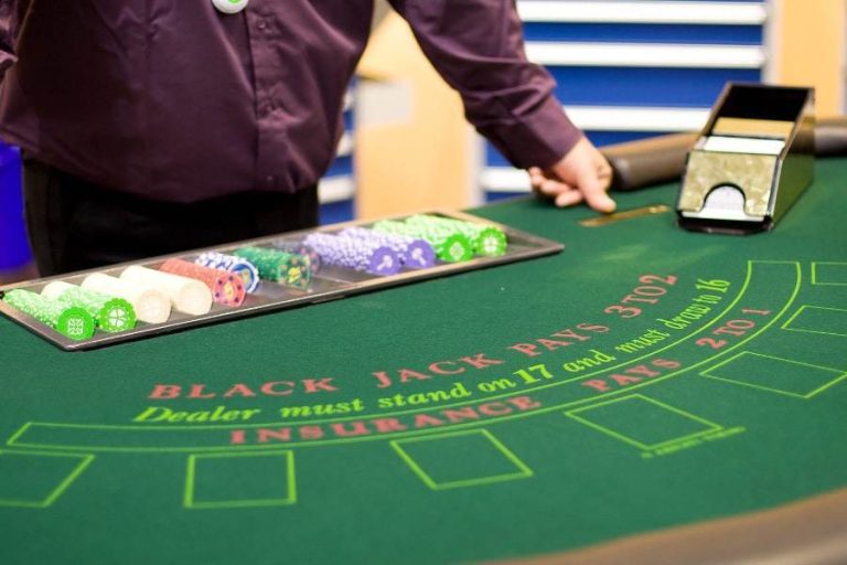 Ce trebuie sa stii atunci cand vrei sa numeri cartile la blackjack