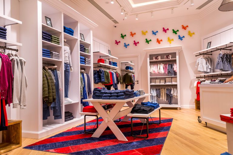 București Mall celebrează bucuria de a fi tânăr, printr-un nou magazin Tommy Hilfiger Kids