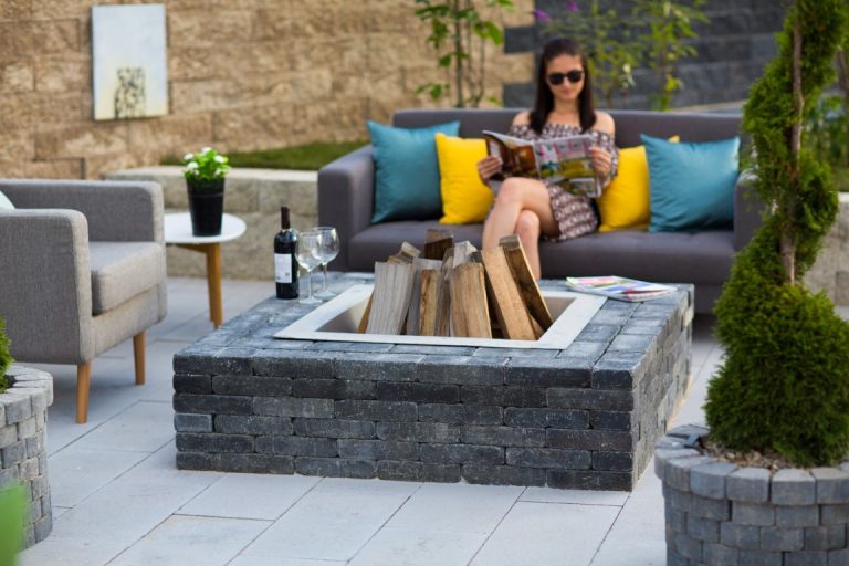 In tendinte – living room-ul din curte