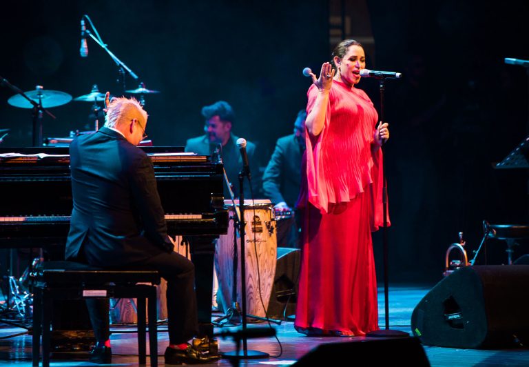 Peste 6.000 de spectatori la concertele Pink Martini cu cântece de iarnă de pe 1 și 2 decembrie