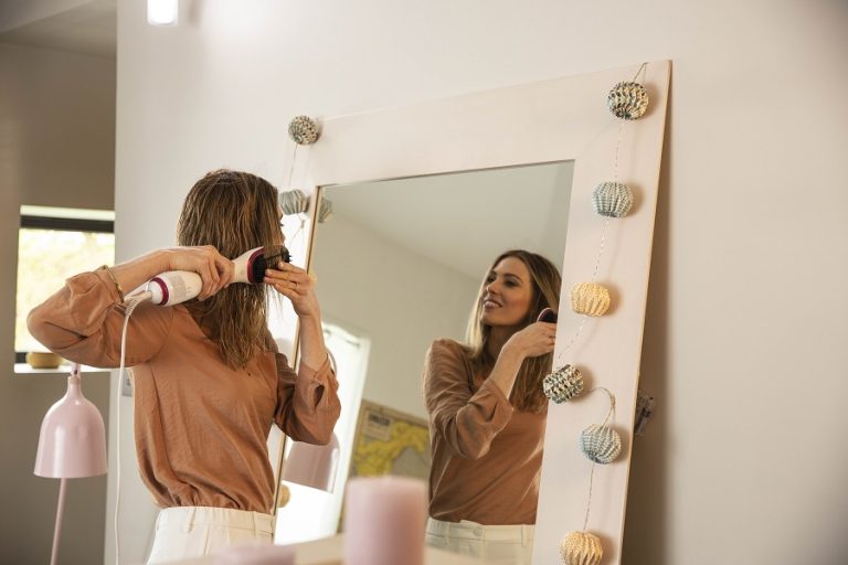 Rowenta Express Air Brush – păr strălucitor și drept în doar câteva minute