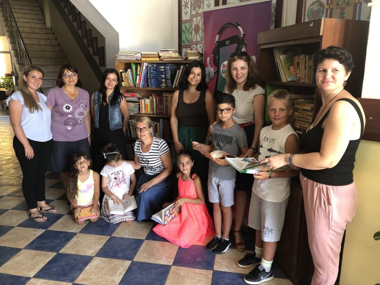 2 biblioteci au fost donate copiilor din proiectul social Hero After School, prin campania Dăruiește o lume de basm