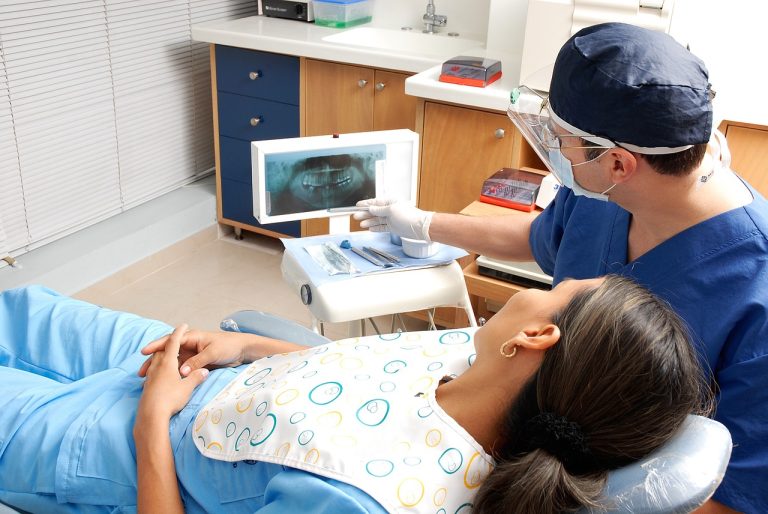 Dinții în sarcină: ghid de sănătate dentară pe timp de pandemie
