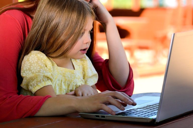Program gratuit pentru mamele care vor să-și transforme hobby-ul în afacere