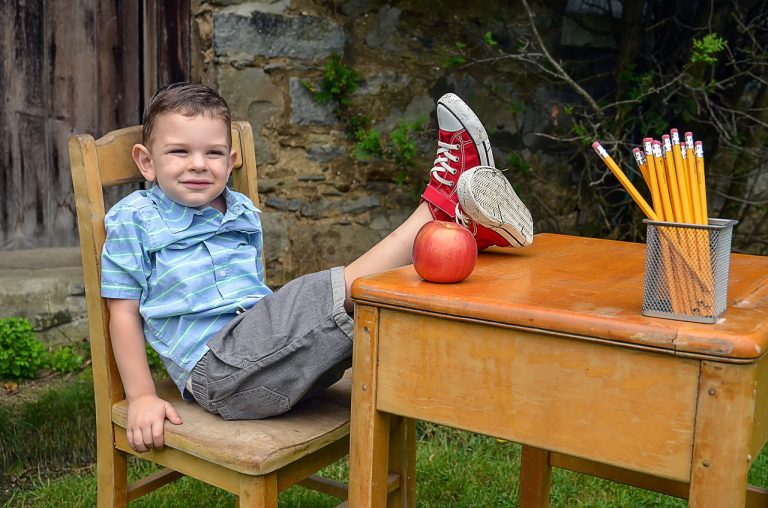 Cine ar trebui să asigure educaţia sexuală a copiilor?