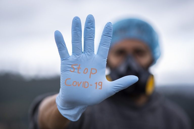 Pacienții COVID-19 primesc concediu medical plătit integral