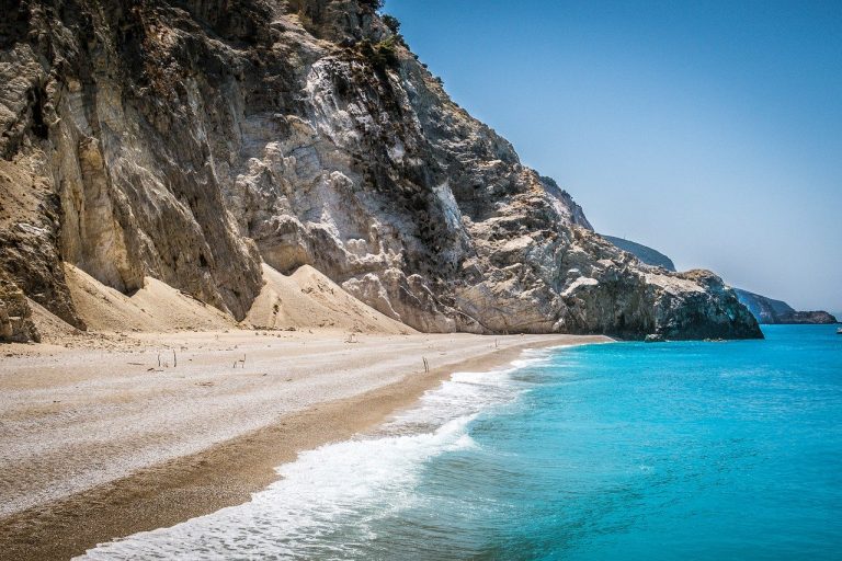 Românii care se întorc din Grecia sau Bulgaria NU vor mai sta în izolare după vacanță