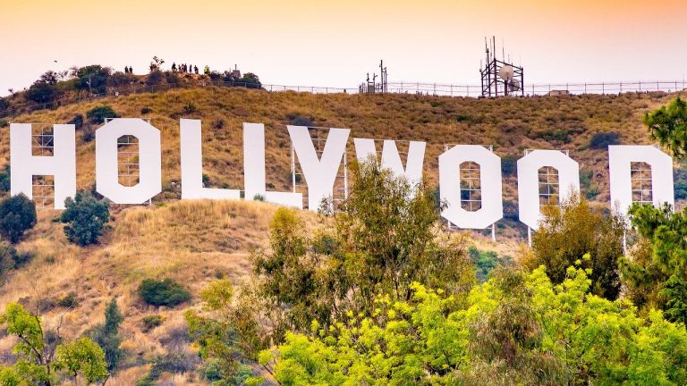 Hollywood va produce filme în care nimeni nu se atinge. Motivul?